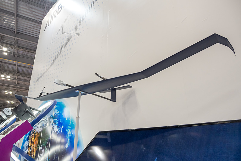 高高度対空固定翼型無人機「ゼファー（Zephyr）」の模型。