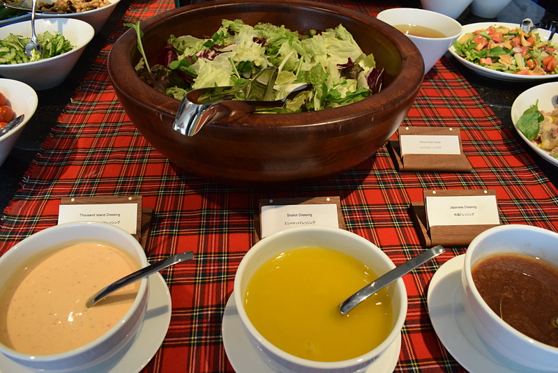 ドレッシングはサウザンドアイランド、エシャロット、和風が用意されているほか、オリーブオイルなども用意