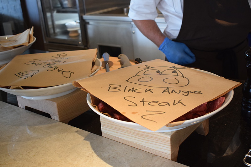 ブラックアンガス牛肉にカバーしてある紙に、おちゃめなイラストが