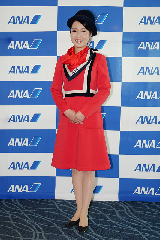 2代目制服。着用期間は1972年6月1日～1978年5月31日、デザインは芦田淳氏