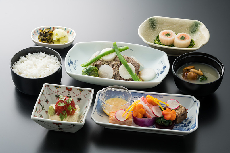 ドイツ/ベルギー発便のビジネスクラスで提供する「NAGAYA」とのコラボメニュー