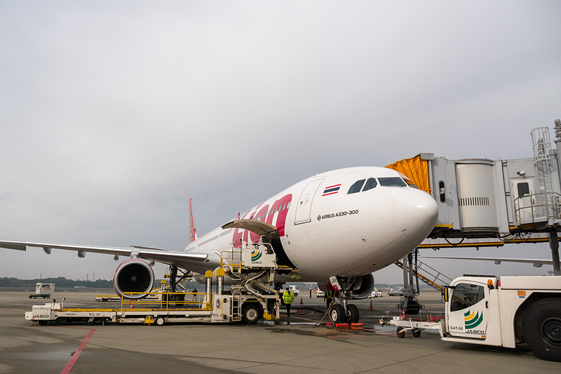 駐機場で出発準備が進むタイ ライオンエアのエアバス A330-300型機