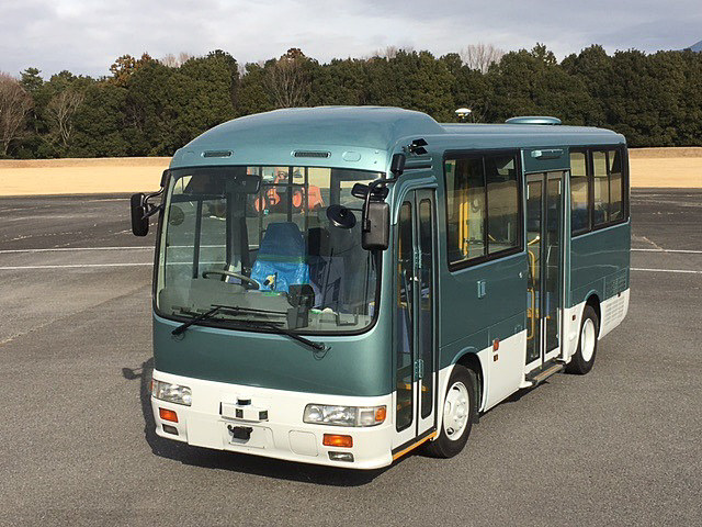 JR東日本ら7社が集まり、大船渡線BRTのBRT専用道を用いたバス自動運転の実証実験を実施する。写真は実証実験に使用する先進モビリティ所有の日野リエッセ