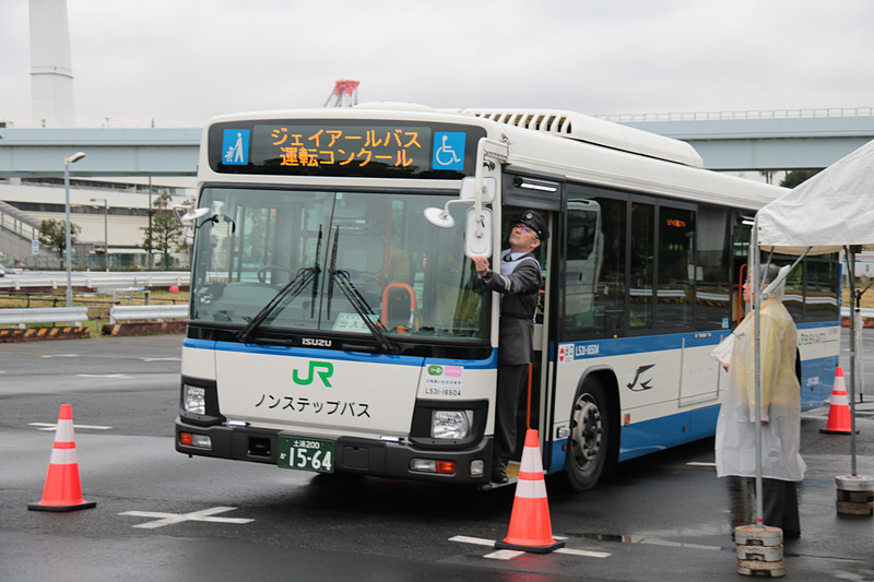 路上競技の模様。実際の公道を使用して、その正確さを競うものであるが、通信対応のドライブレコーダやデジタコのデータなどをリアルタイムで審査員がモニタリングする現代的な審査方法だったのは驚き