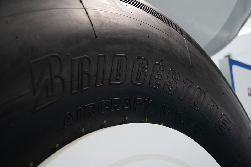 ブリヂストン製であることが分かるように展示