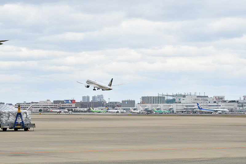 9時59分、シンガポール・チャンギ空港へ向けて離陸