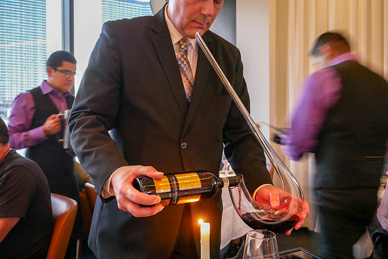 ワインのデキャンタも見たことのない形で、アピール度抜群です