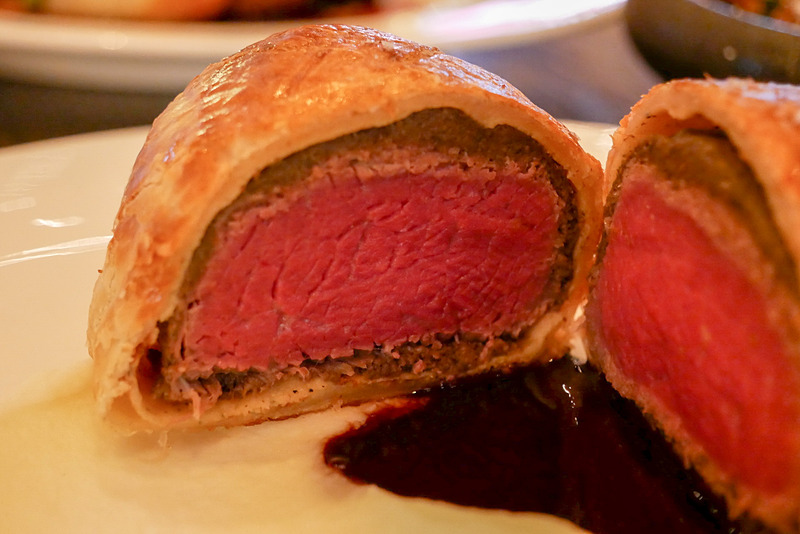 お肉の焼き加減は最高でとても柔らかく、最強の美味しさでした。さすが、番組にも登場する看板メニューです