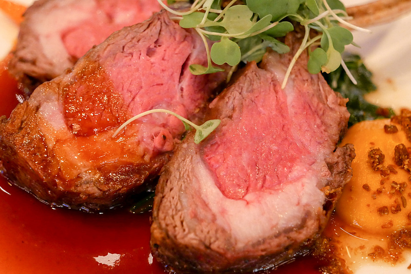 こちらはラムチョップのロースト。臭みが一切なく、柔らかいラム肉の味わいも、ビーフウエリントンに負けないほどの美味しさでした