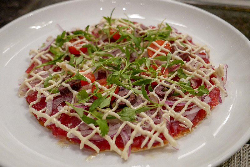 こちらもMorimotoの看板メニューの1つ、ツナピザです。アメリカで生魚を食べる人の間口を広めるために考えたメニューだそうです