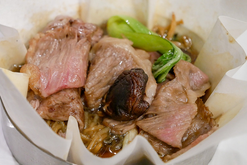 鉄板すき焼き。森本シェフは鉄板しゃぶしゃぶと呼んでいましたが、まさに本格的なすき焼きで、懐かしい味わいでした