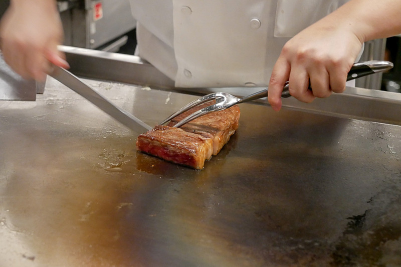 宮崎牛のステーキ。鉄板焼きではやっぱり欠かせないメニューです