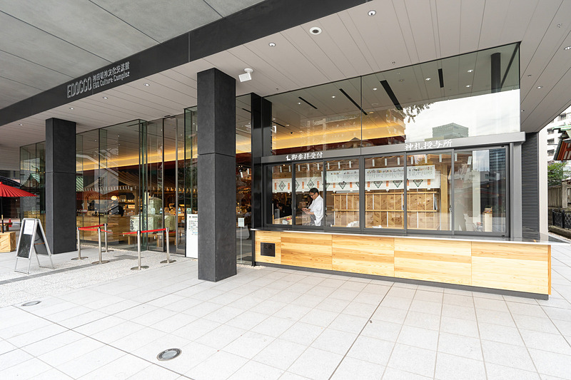 神札授与所は、なかに入らないでもアクセスできる作り