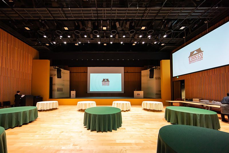 スタンディングで700名収容。多目的に活用できる