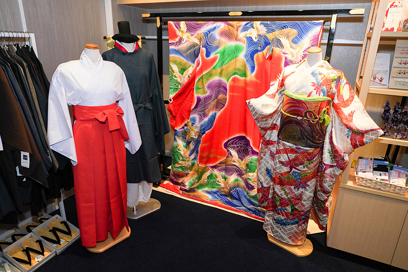 着物のレンタルや販売がある