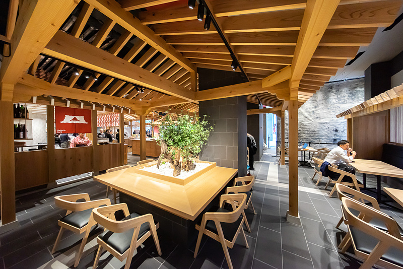 「EDOCCO CAFE -MASU MASU-」の奥にある飲食スペース