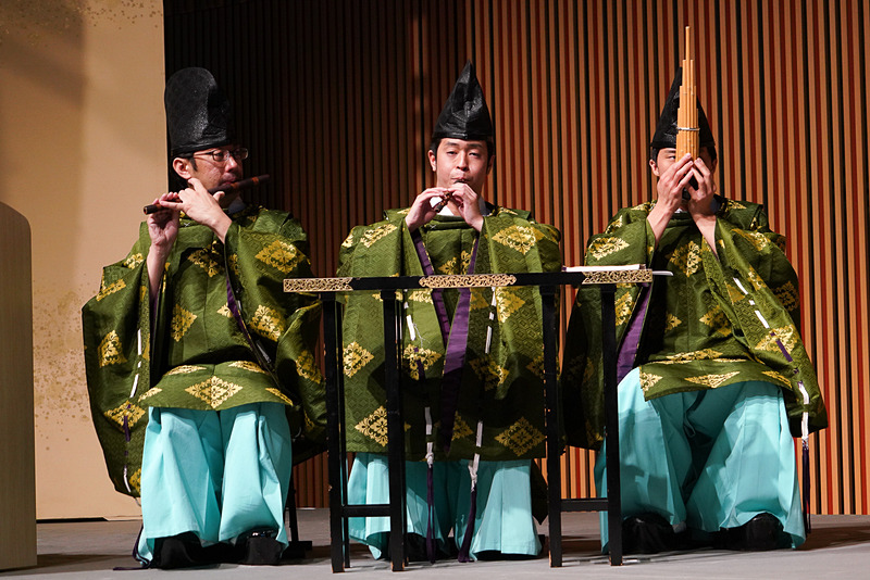 雅楽の演奏。管楽器の演奏者