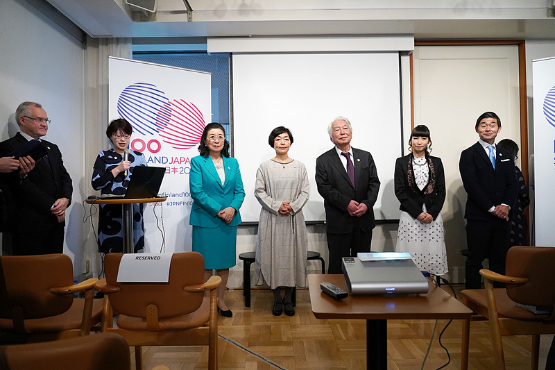 日本とフィンランドの外交関係樹立100周年を記念した、2019年の親善大使が登場