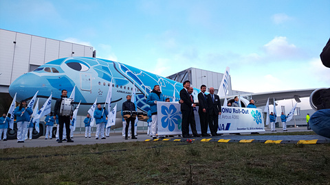 エアバスの独ハンブルク工場で行なわれたANAのA380型機「FLYING HONU