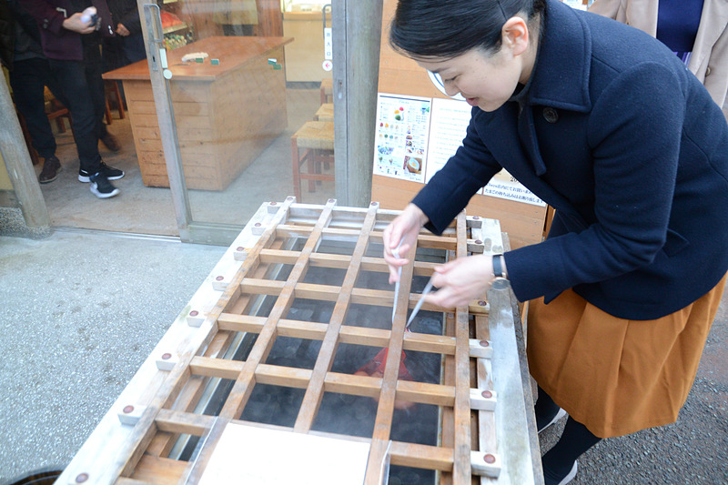 ゆっくり浸して……出来上がりまでは15分（半熟の場合）