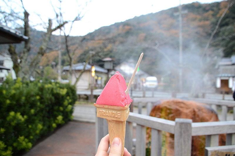 待っている間は城崎名物のジェラートを味わおう