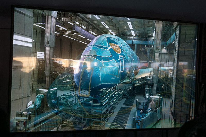 ロールアウト式典ではFLYING HONUへの塗装作業をまとめた動画が上映された