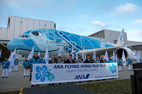 ついに披露されたANAのエアバス A380型機「FLYING HONU」を写真で紹介
