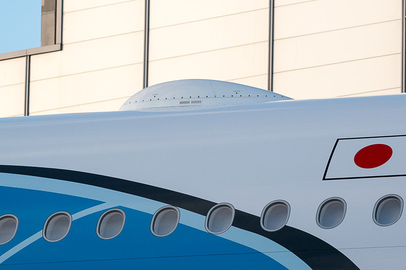 機内インターネット用の衛星通信アンテナ