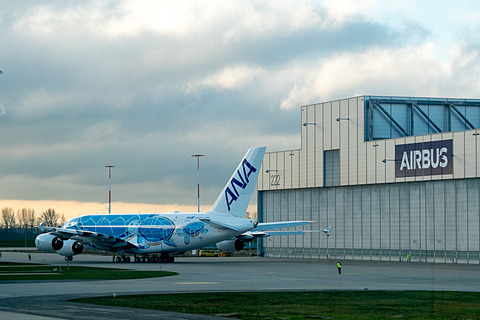 ついに披露されたANAのエアバス A380型機「FLYING HONU」を写真で紹介