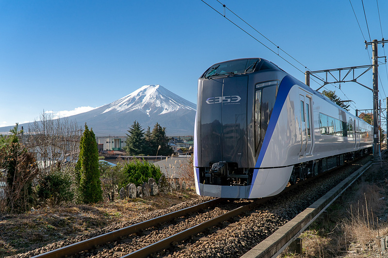 JR東日本と富士急は新宿駅～河口湖駅間で特急「富士回遊（FUJI EXCURSION）」を運行する