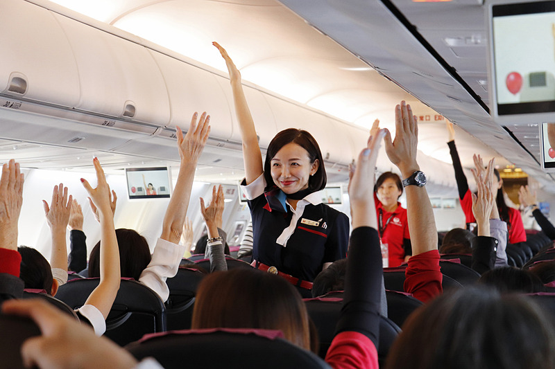 JALと早稲田エルダリーヘルス事業団は「介護予防チャーター」を使い、1泊2日の「ゆったり楽しむ大分・温泉の旅」を実現した