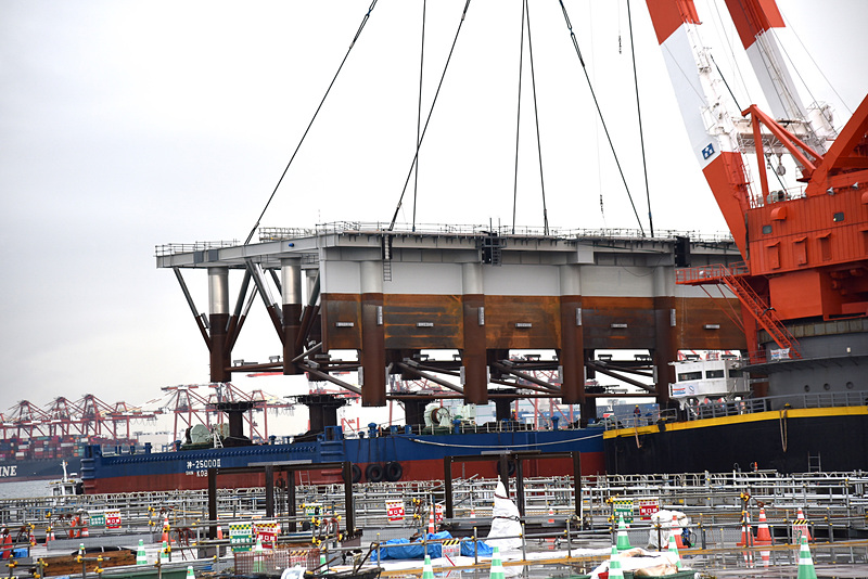 ジャケットに寄ると浮いているのが分かる