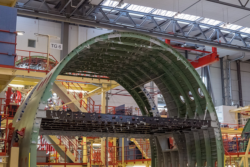 これから胴体の上部となる部材