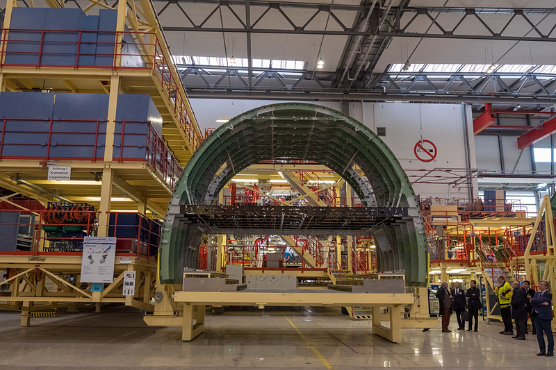 これから胴体の上部となる部材