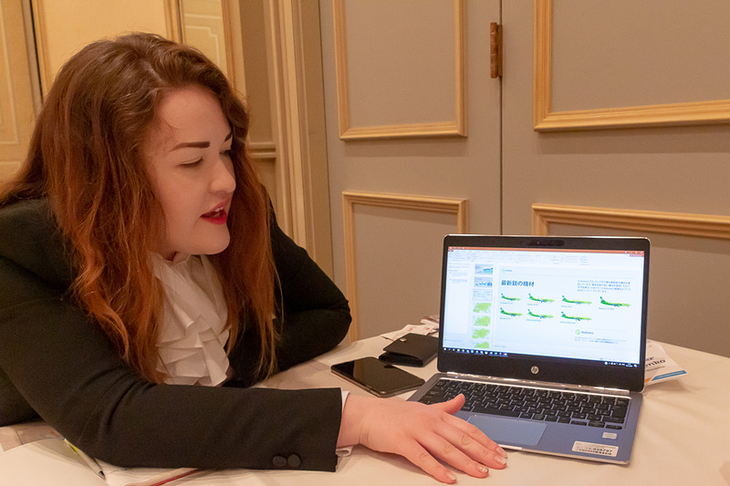 S7航空 エージェント ネットワークマネージャーのマリア・ホロワ氏。日本からは成田～ウラジオストク、成田～ハバロフスク間が定期便があることなどを説明してくれた