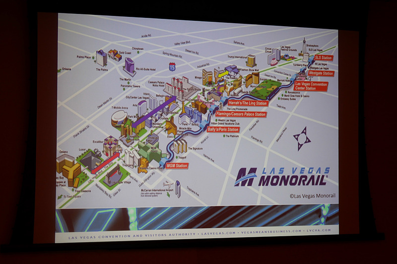 公共交通機関は、タクシーやバスに加えて、モノレールやホテルを結ぶトラムがある