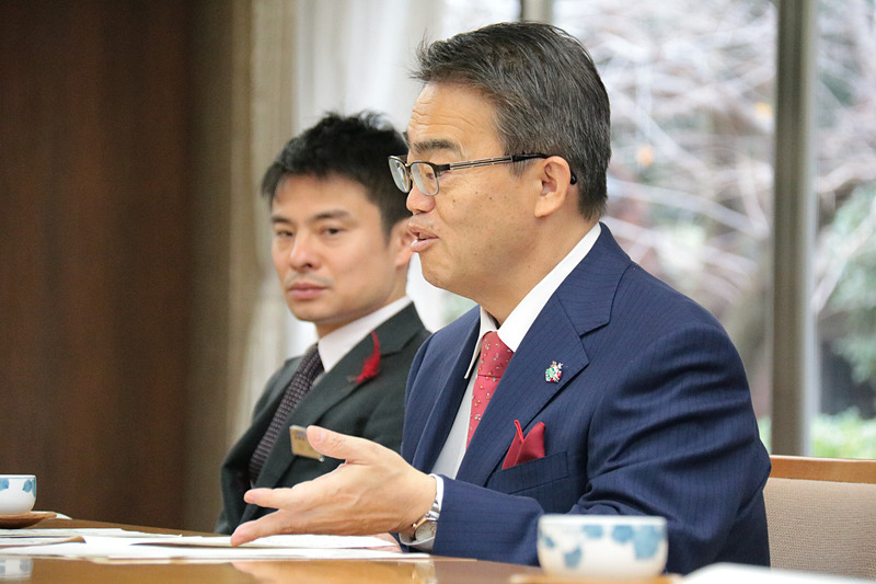 エアアジア・ジャパン 代表取締役 会長の谷本龍哉氏が愛知県知事の大村秀章氏を表敬訪問
