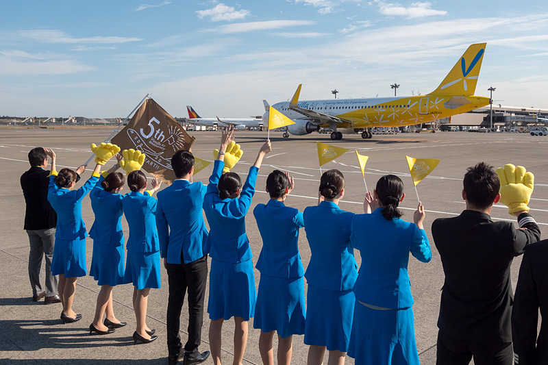 バニラエアは就航5周年を記念して成田空港でイベントを実施。550円からの記念セールも発表した