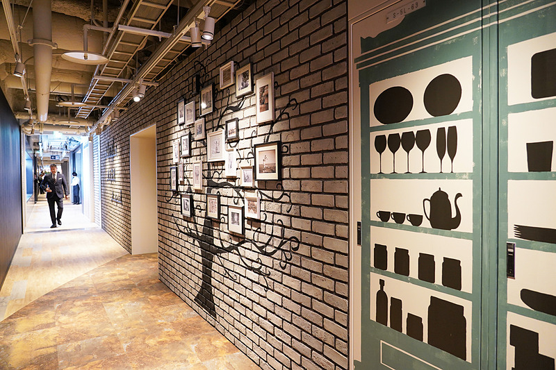 ニューヨークのダウンタウンの街並みを意識したポップで遊び心のあるストリートアートが施されている「THE HANEDA HOUSE」。気に入った場所で写真を撮って楽しんでほしいとのこと