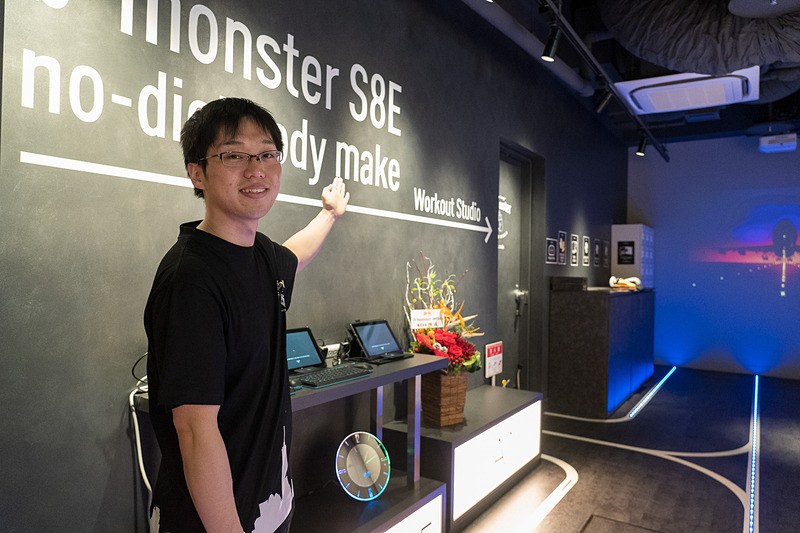 b-monster羽田空港スタジオ店長の井尻翔泰氏