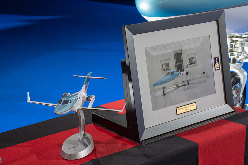 会場にあったモデルプレーンと額装、キー