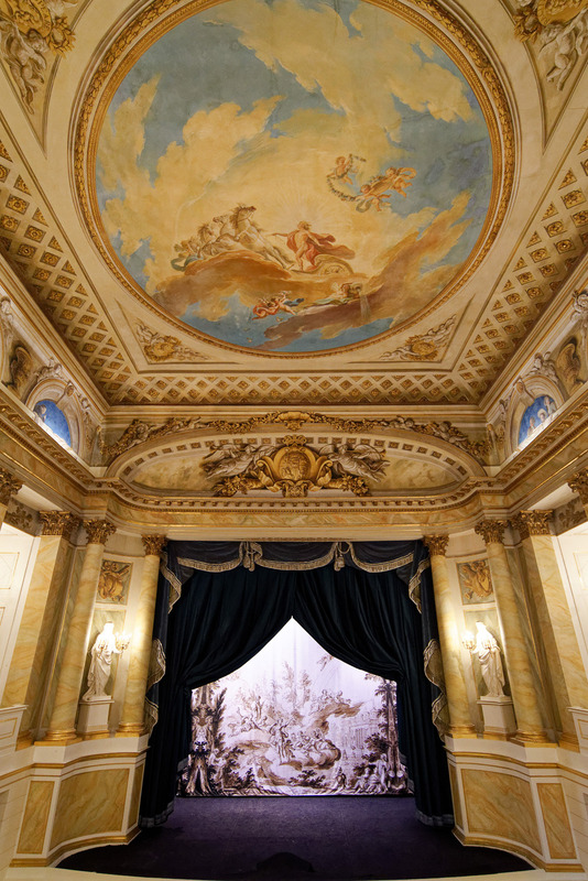 かつて王族のプライベートシアターとして使われていた施設。現在はコンサートなどに使われることがある