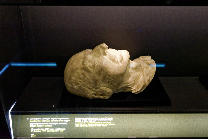 39歳で亡くなったショパンのデスマスクと遺髪