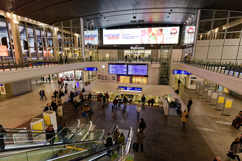 ワルシャワ中央駅の構内