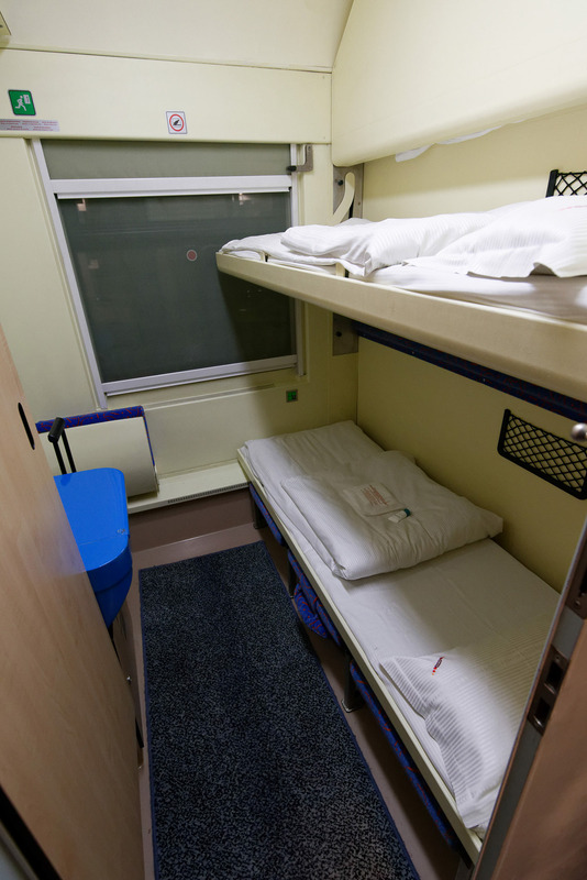 3段ベッド化も可能な寝台席