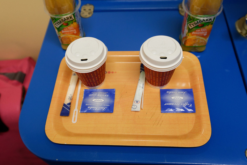 朝になるとコーヒーか紅茶のサービスがある。前日夜の乗車直後に車掌が確認に来るので、そのときに伝えよう