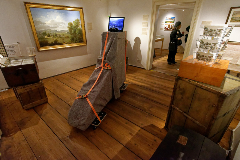 引っ越しすることが多かったベートーベン。楽器や家財道具の運搬をイメージした展示がある