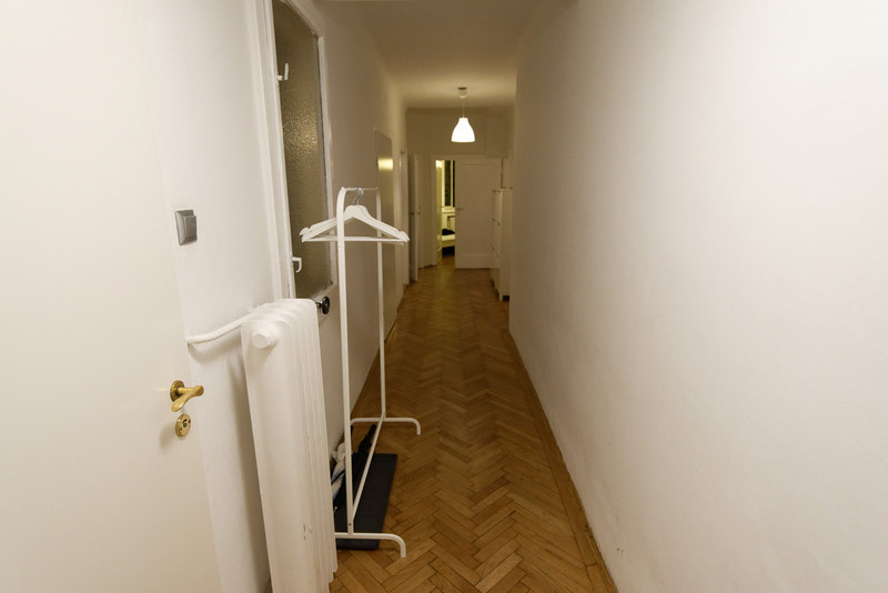 玄関から見た廊下