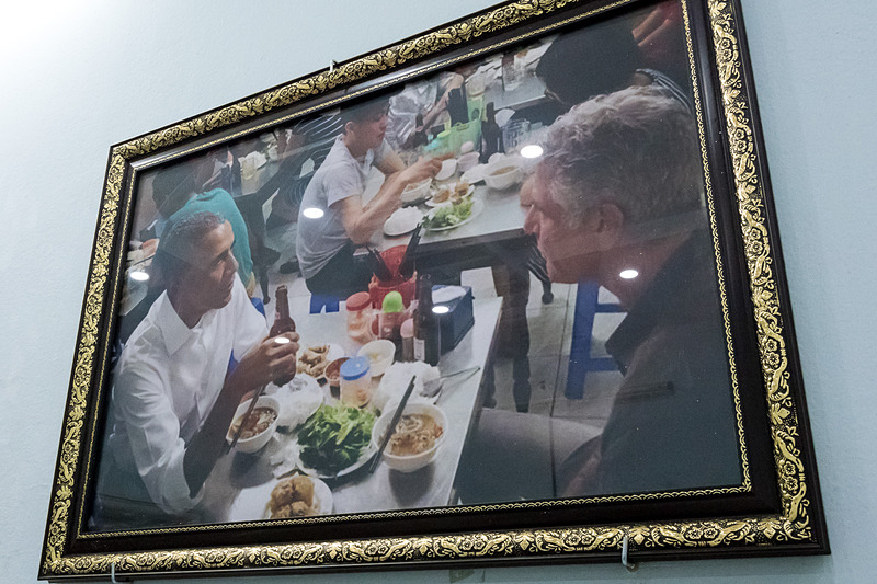 オバマ元大統領の写真や、訪問時の食器などをそのまま残す