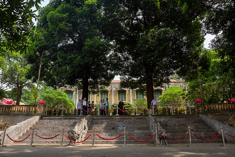 「敬天殿」へ向かうための「階段」。龍と雲を象ったデザインが特徴だ